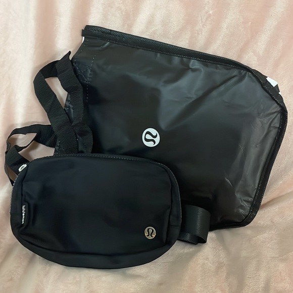 Lululemon Everywhere Belt Bag - Black - NWT🌈 - Picture 8 of 8